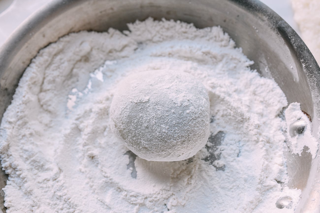 Rolling ball of mochi in sweet rice flour