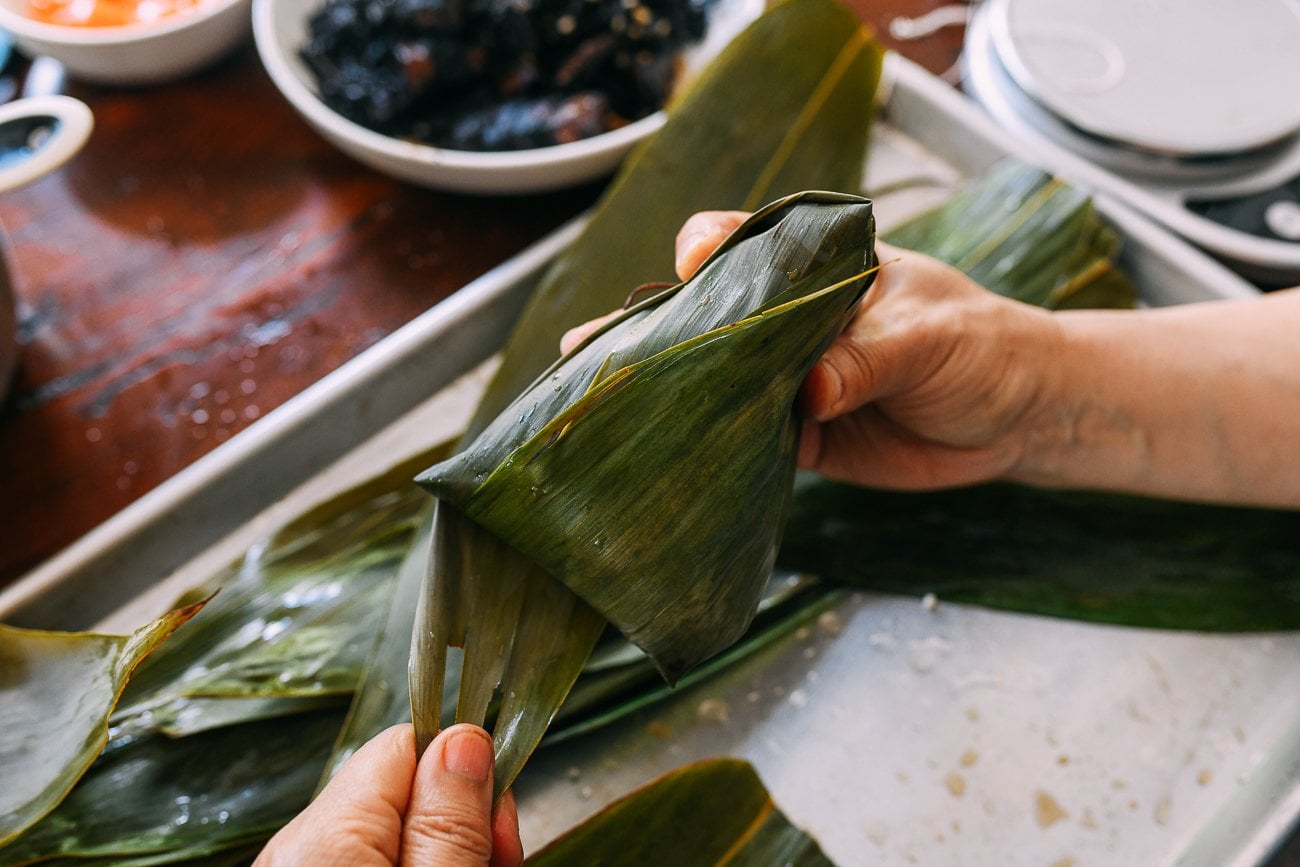 folding excess zongzi leaf