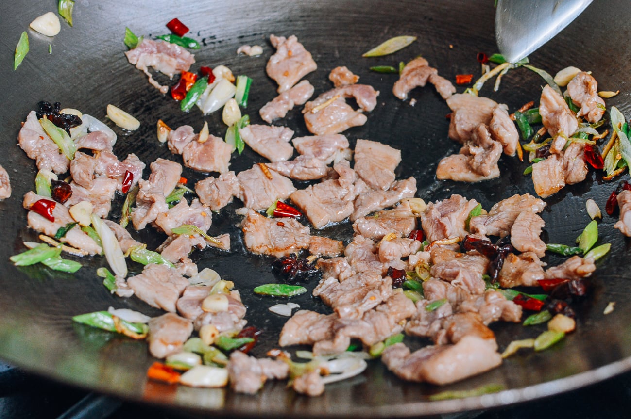 stir-frying sliced pork belly
