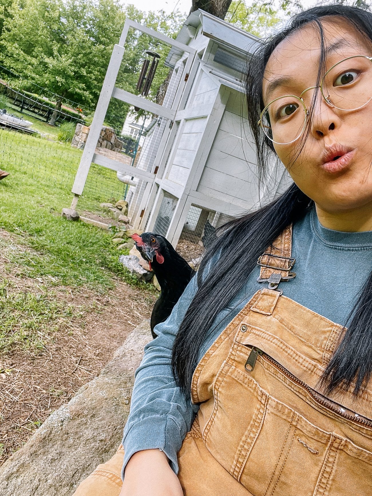 chicken selfie with Kaitlin and Amy