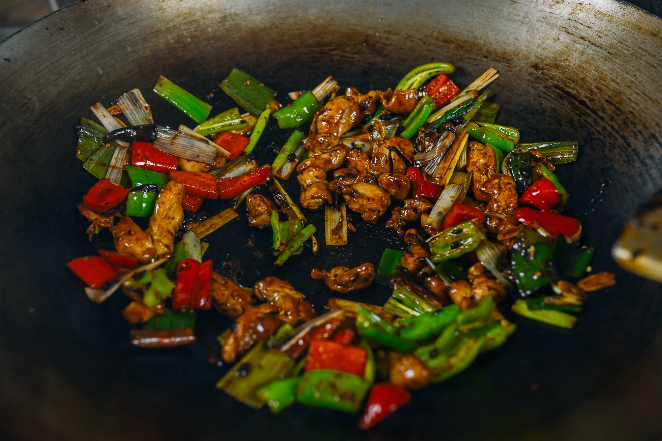 hunan chicken in wok