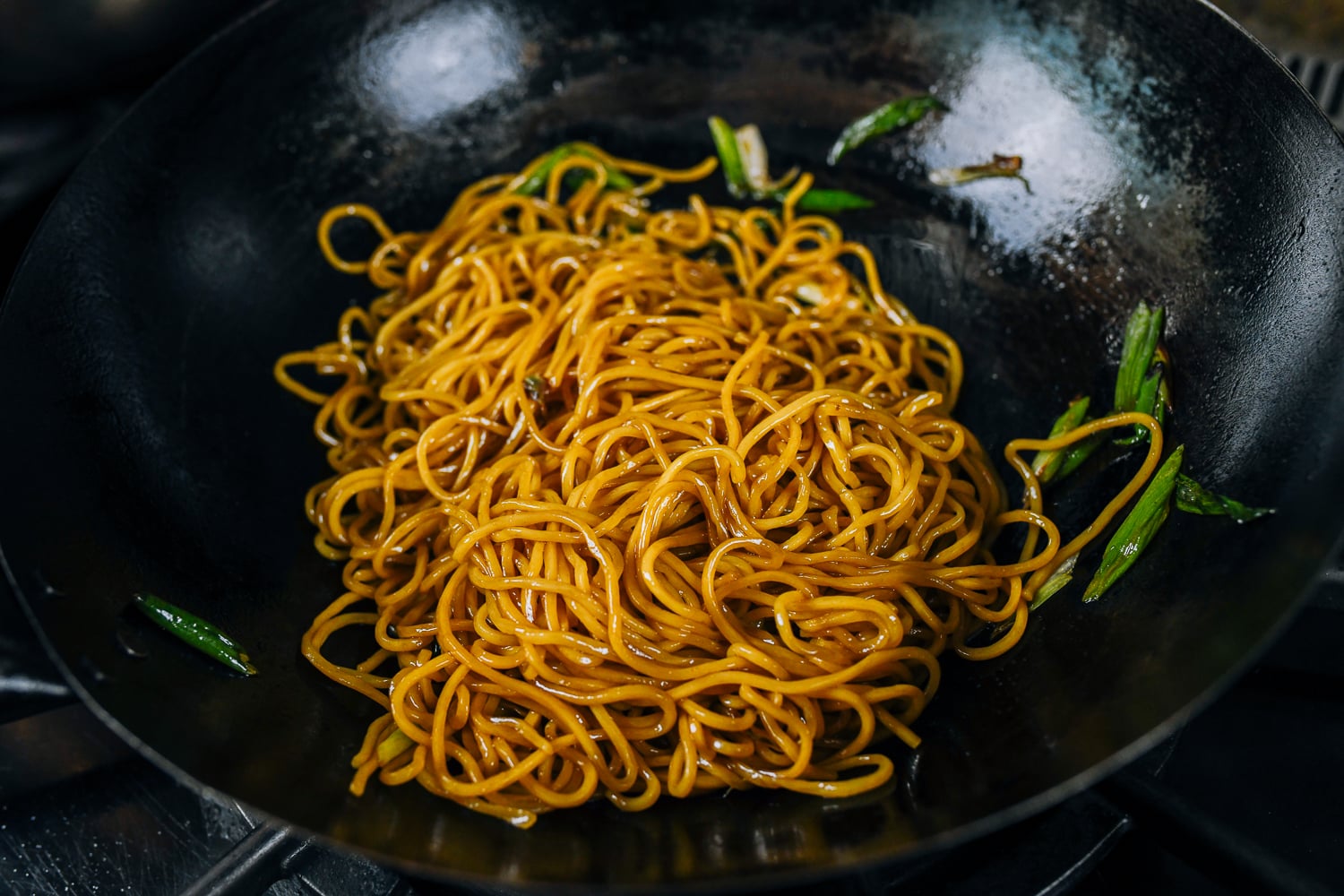 easy 5-ingredient lo mein in wok