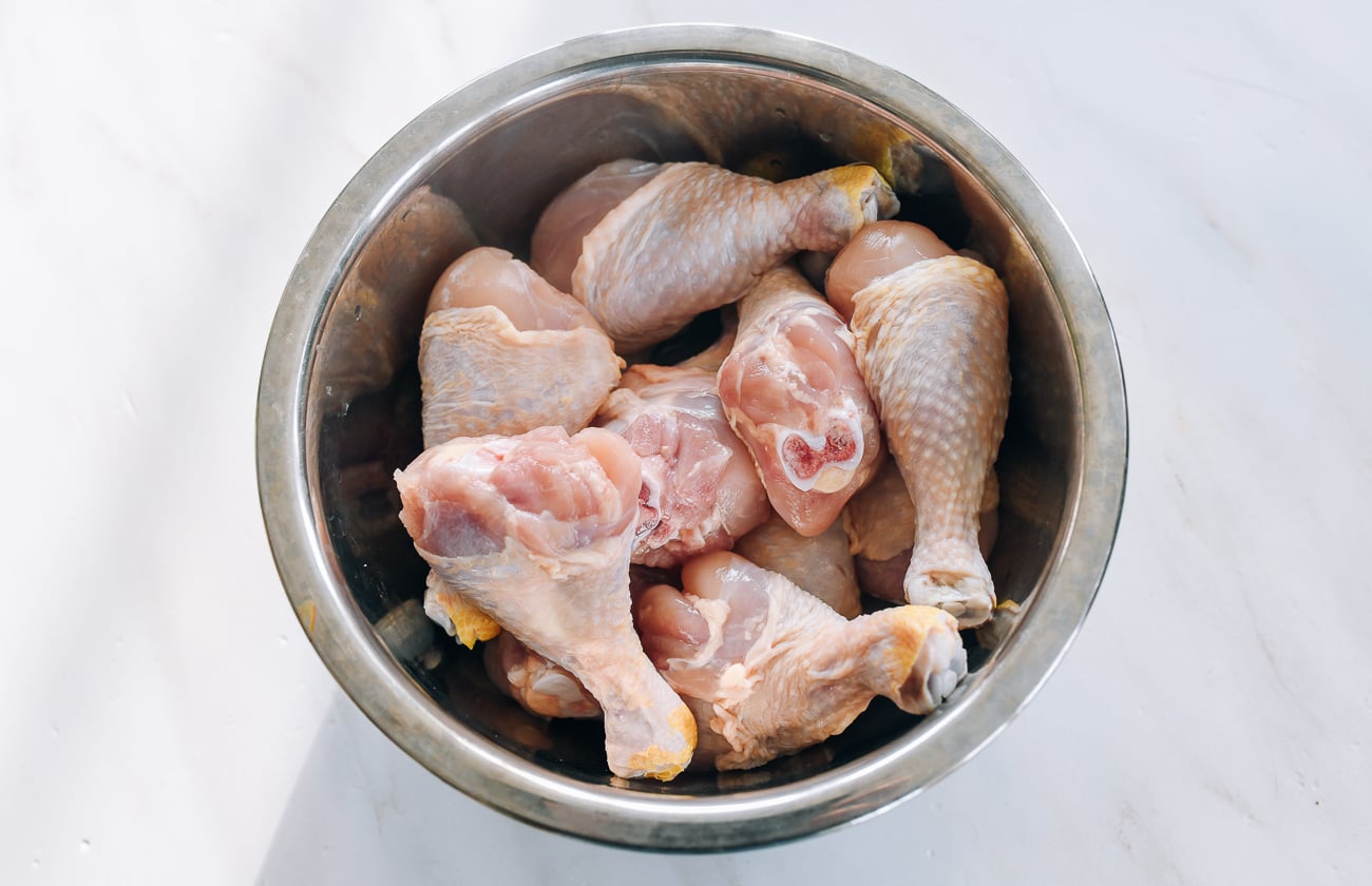 metal bowl of chicken drumsticks