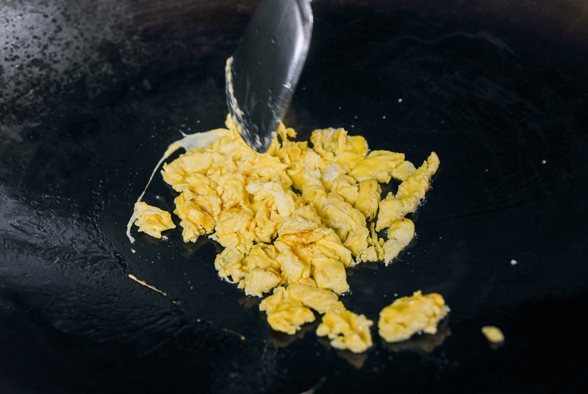 scrambled eggs in wok