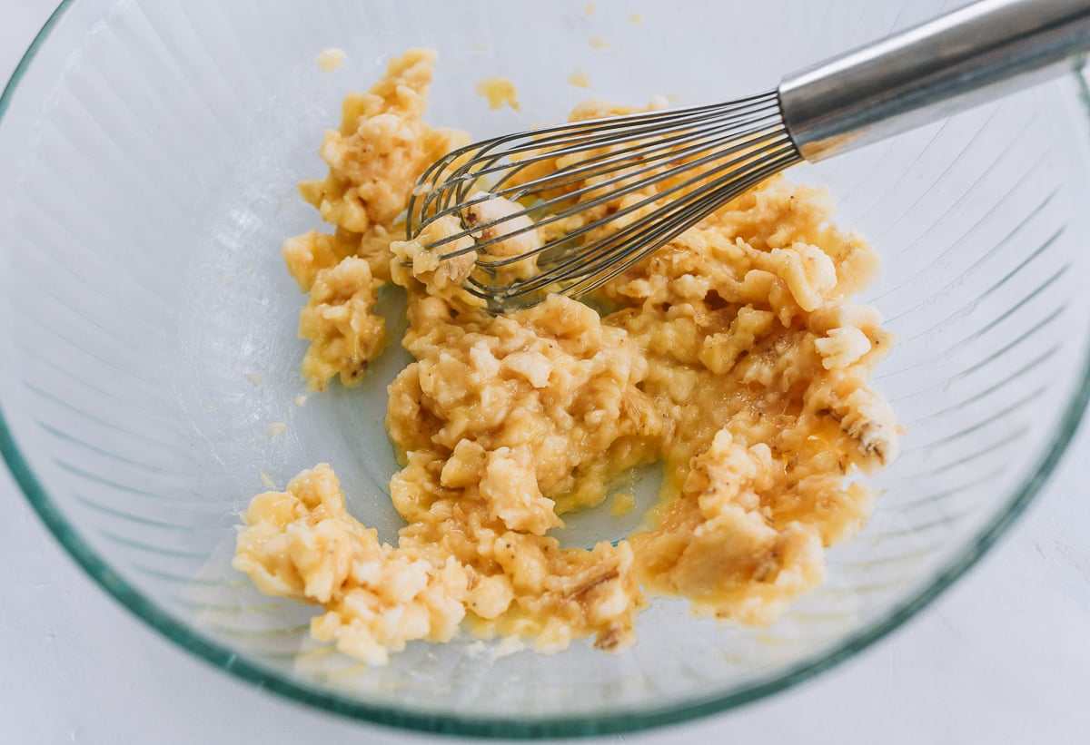 mashed banana in bowl
