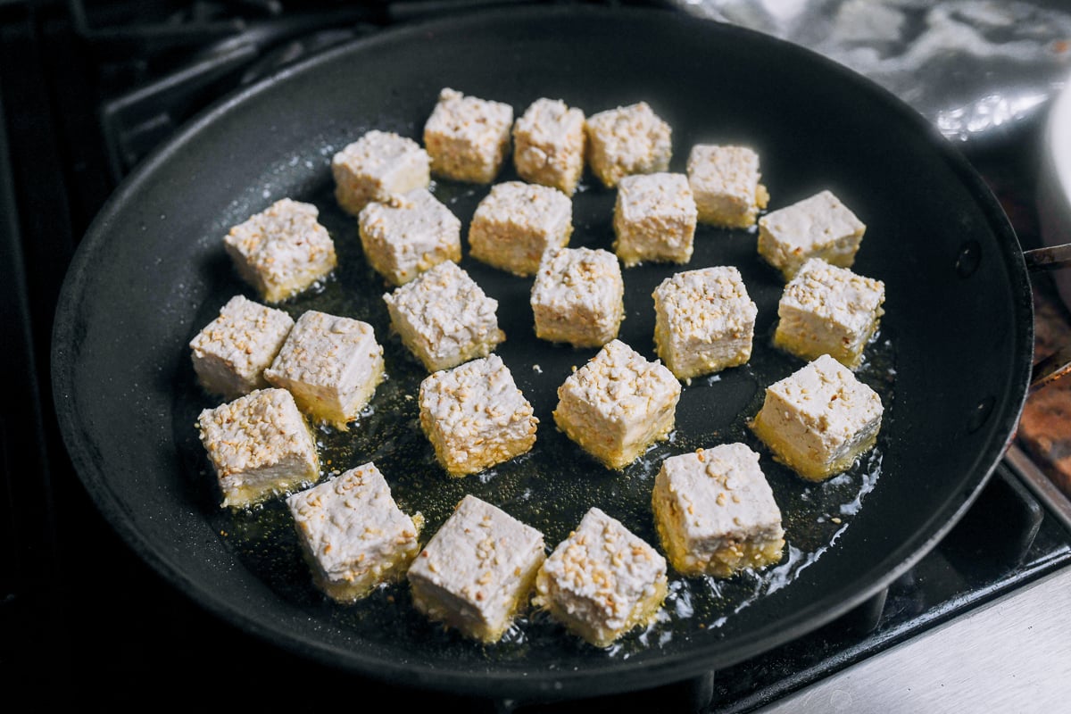 pan-frying sesame crusted tofu