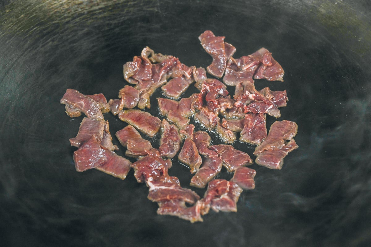 beef slices in hot wok