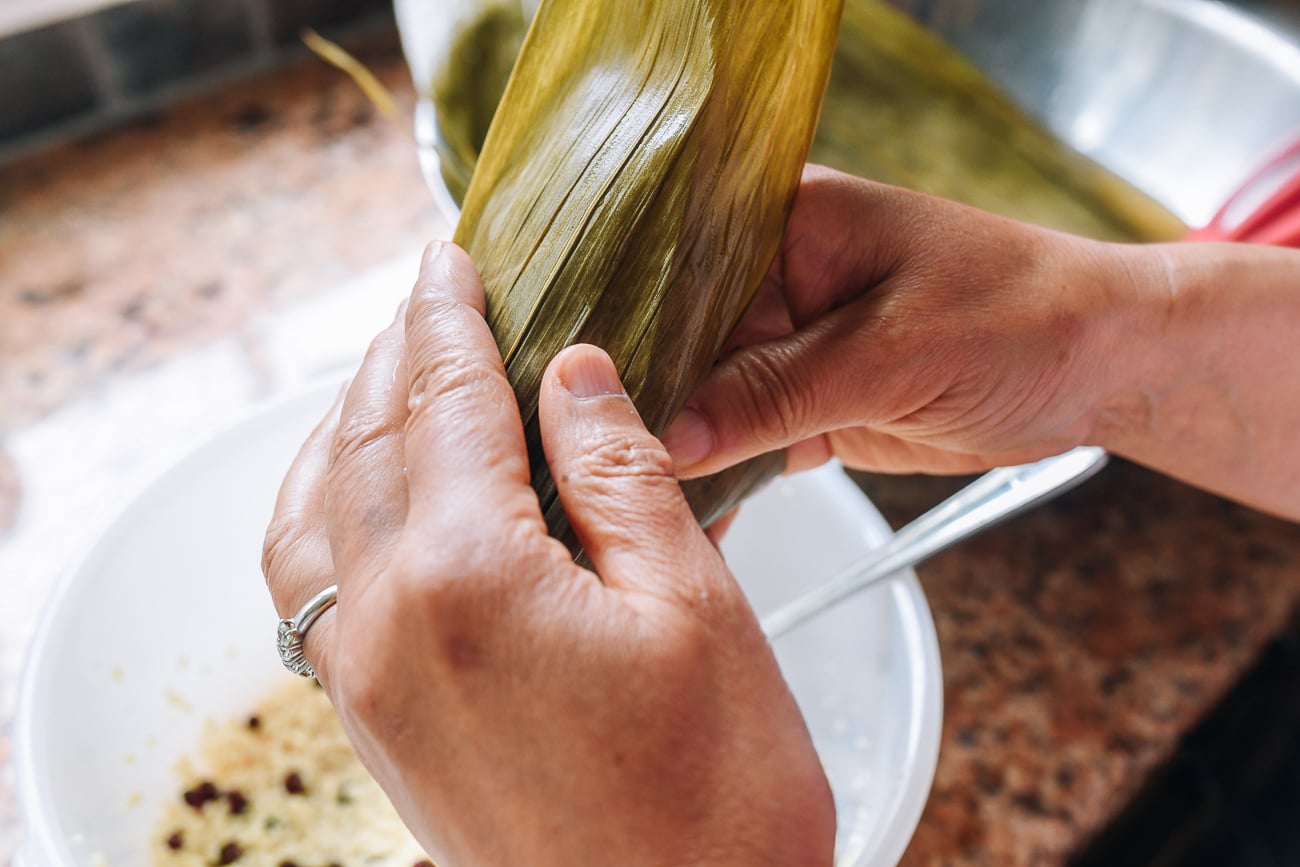 assembling zongzi