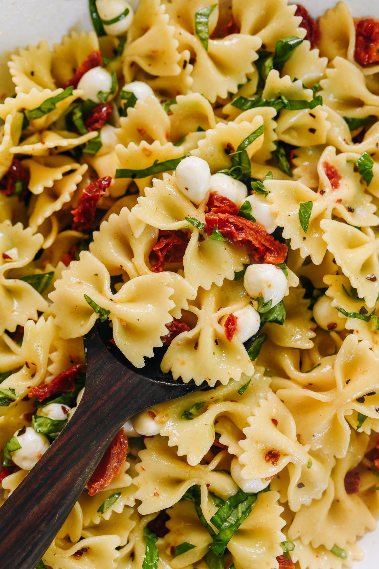 Spicy Sun-Dried Tomato Pasta Salad