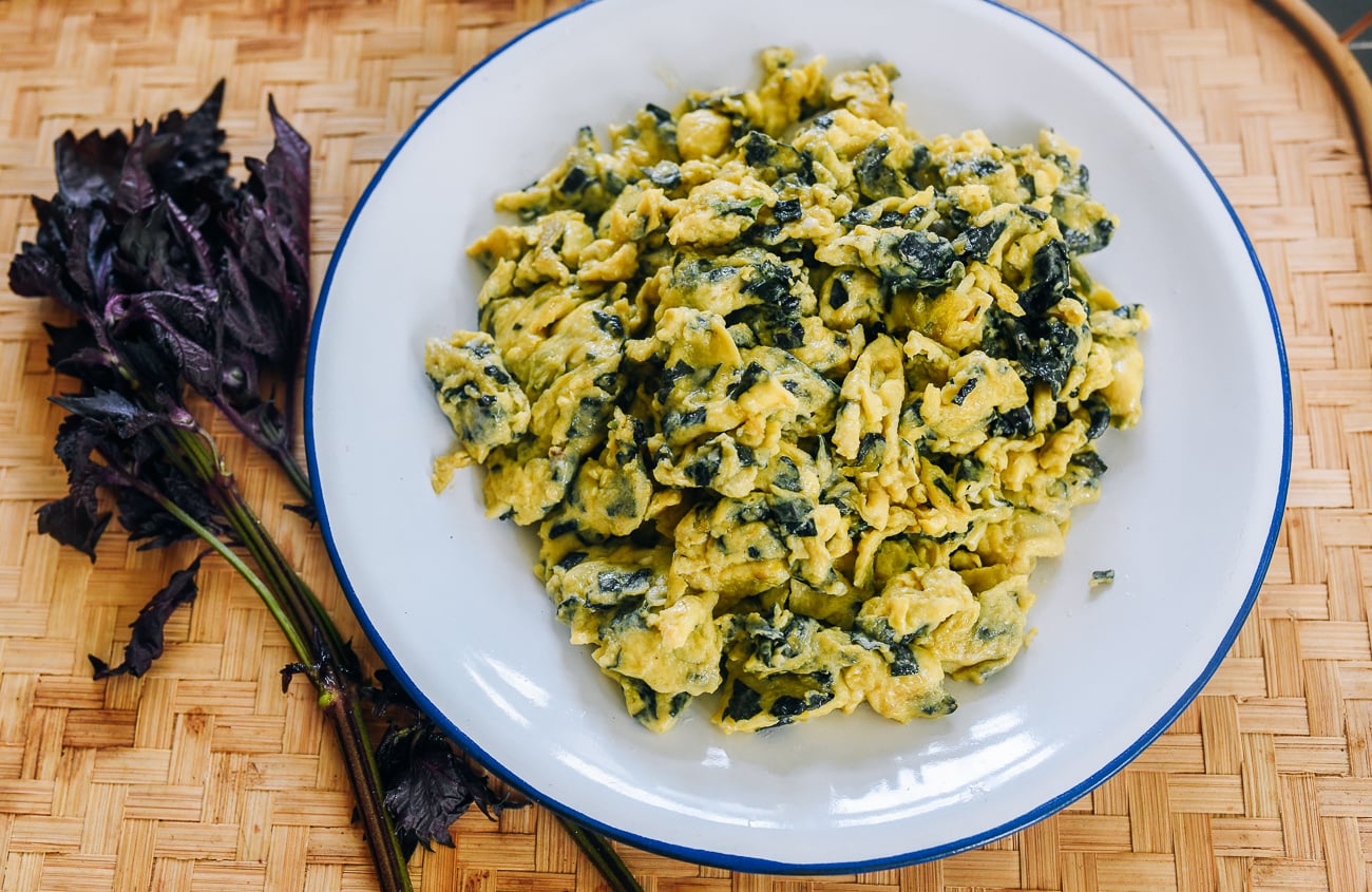 scrambled eggs with purple shiso leaves